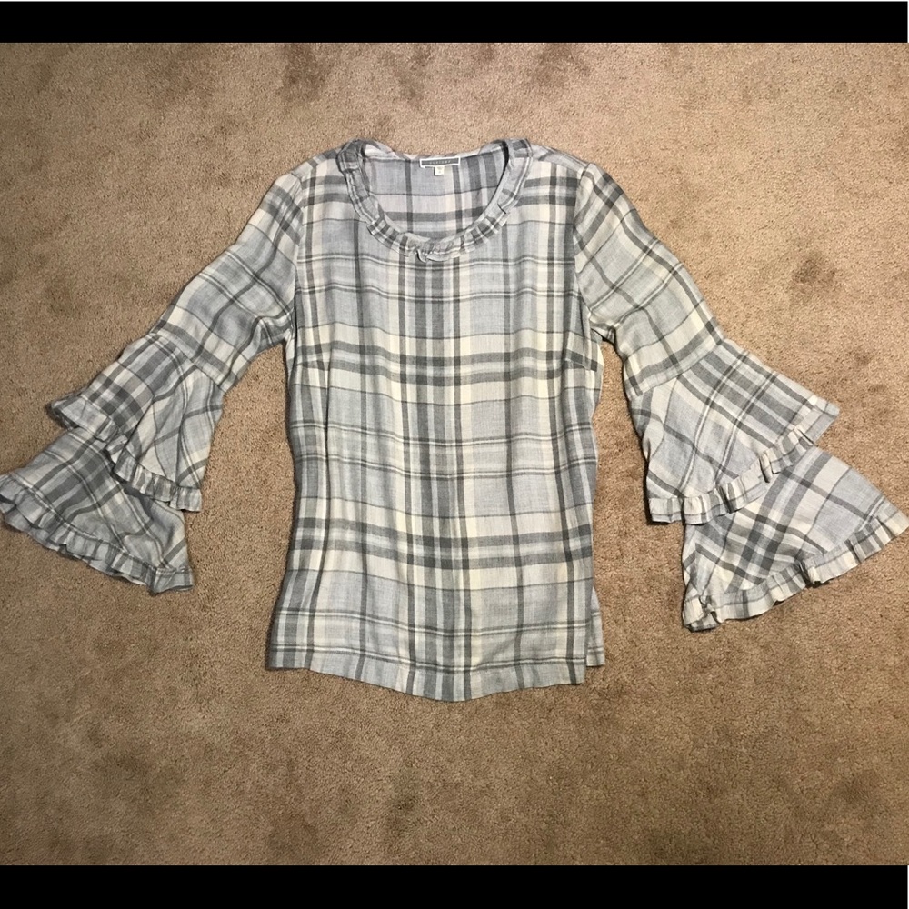 Double-bell sleeves top